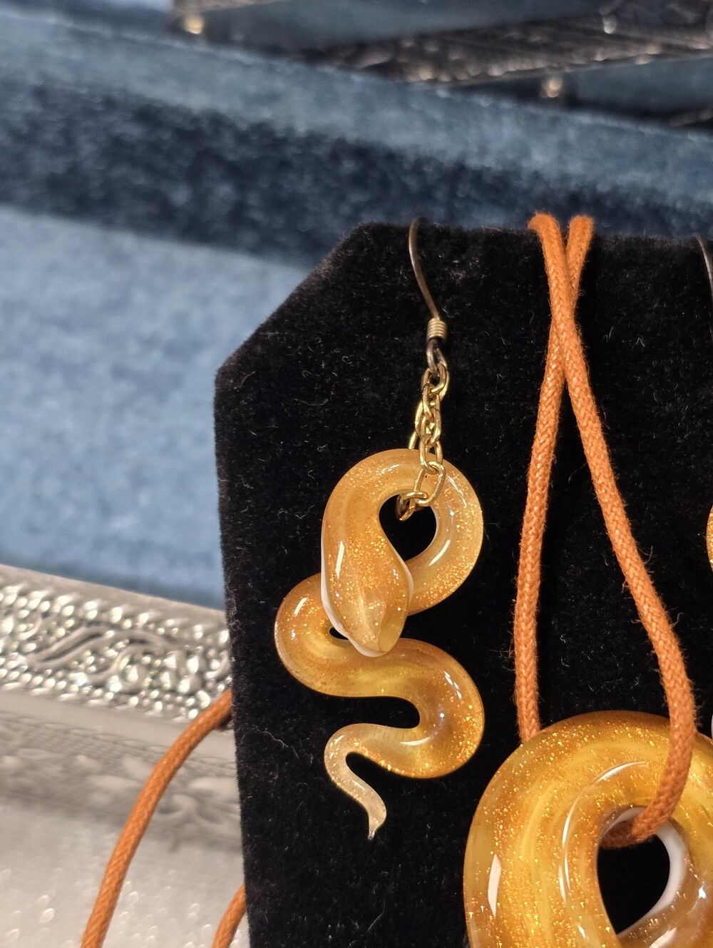 Venetiaurum Murano Glass Golden Glittering Snake Pendant Necklace & Earring Set - Picture 4 of 12